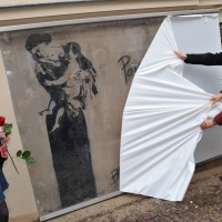 2013-04-12-enthuellung-madonna-graffito-08