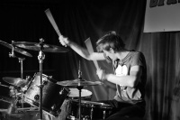Veranstaltungsreihe "Das grÃ¼ne Foyer" der GrÃ¼nen Mafia Leipzig
Nummer III: Fun-Ska-Punk & Rock 'n Roll
Donnerstag 10. Februar 2001
Leipzig, Theaterfabrik

Live Musik mit den Bands:
Sunfitz
Abschlach Kommando
Die EKLA-TANTE

Im Foto: Die EKLA-TANTEN
