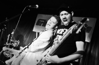 Veranstaltungsreihe "Das grÃ¼ne Foyer" der GrÃ¼nen Mafia Leipzig
Nummer III: Fun-Ska-Punk & Rock 'n Roll
Donnerstag 10. Februar 2001
Leipzig, Theaterfabrik

Live Musik mit den Bands:
Sunfitz
Abschlach Kommando
Die EKLA-TANTE

Im Foto: Sunfitz