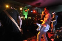 Veranstaltungsreihe "Das grÃ¼ne Foyer" der GrÃ¼nen Mafia Leipzig
Nummer III: Fun-Ska-Punk & Rock 'n Roll
Donnerstag 10. Februar 2001
Leipzig, Theaterfabrik

Live Musik mit den Bands:
Sunfitz
Abschlach Kommando
Die EKLA-TANTE

Im Foto: Sunfitz