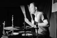 Veranstaltungsreihe "Das grÃ¼ne Foyer" der GrÃ¼nen Mafia Leipzig
Nummer III: Fun-Ska-Punk & Rock 'n Roll
Donnerstag 10. Februar 2001
Leipzig, Theaterfabrik

Live Musik mit den Bands:
Sunfitz
Abschlach Kommando
Die EKLA-TANTE

Im Foto: Sunfitz