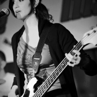 Veranstaltungsreihe "Das grÃ¼ne Foyer" der GrÃ¼nen Mafia Leipzig
Nummer III: Fun-Ska-Punk & Rock 'n Roll
Donnerstag 10. Februar 2001
Leipzig, Theaterfabrik

Live Musik mit den Bands:
Sunfitz
Abschlach Kommando
Die EKLA-TANTE

Im Foto: Abschlach Kommando