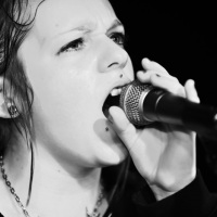 Veranstaltungsreihe "Das grÃ¼ne Foyer" der GrÃ¼nen Mafia Leipzig
Nummer III: Fun-Ska-Punk & Rock 'n Roll
Donnerstag 10. Februar 2001
Leipzig, Theaterfabrik

Live Musik mit den Bands:
Sunfitz
Abschlach Kommando
Die EKLA-TANTE

Im Foto: Abschlach Kommando