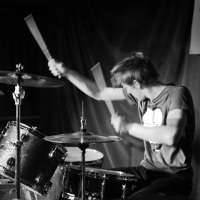Veranstaltungsreihe "Das grÃ¼ne Foyer" der GrÃ¼nen Mafia Leipzig
Nummer III: Fun-Ska-Punk & Rock 'n Roll
Donnerstag 10. Februar 2001
Leipzig, Theaterfabrik

Live Musik mit den Bands:
Sunfitz
Abschlach Kommando
Die EKLA-TANTE

Im Foto: Die EKLA-TANTEN