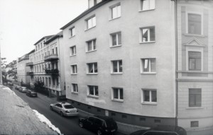 LOchkamera Bild einer Hausfassade